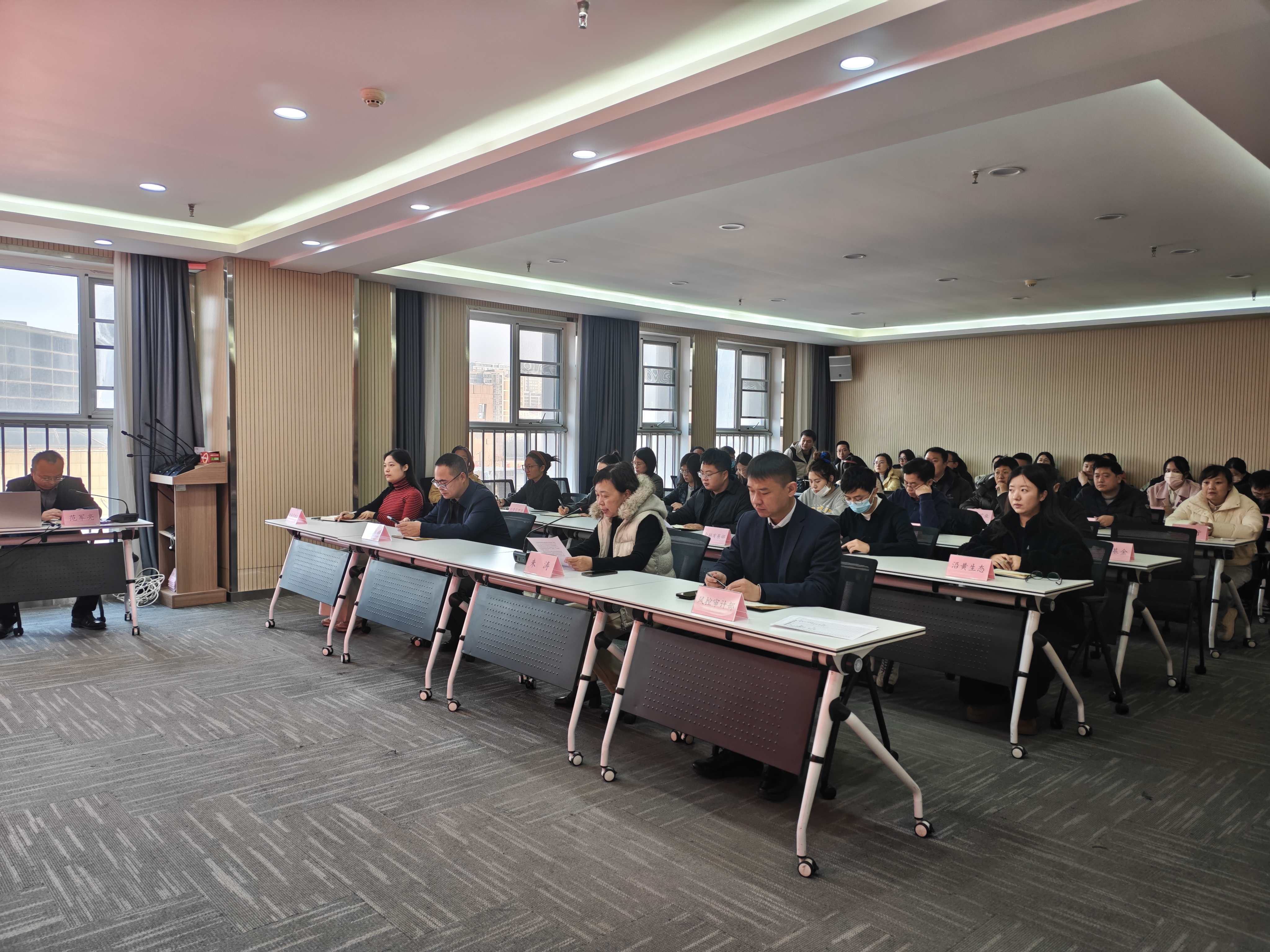 新乡国有资本运营集团有限公司组织开展“宪法宣传月”专题培训