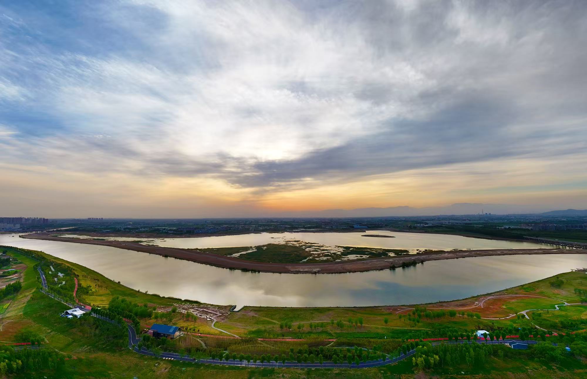 新乡国资集团共渠生态长廊开放、南太行八里沟文商旅新IP入选2025年度新乡十大新闻